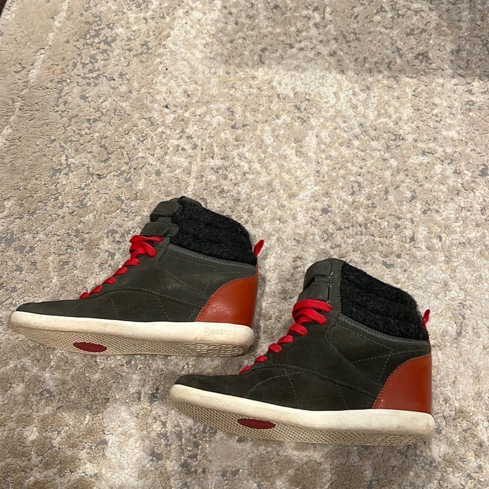 Reebok Freestyle Hi Int hidden‎ Wedge sneaker size 8 in GUC green tan red